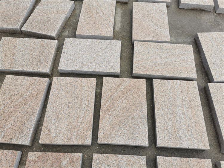 حیاط کاشی سنگی در فضای باز