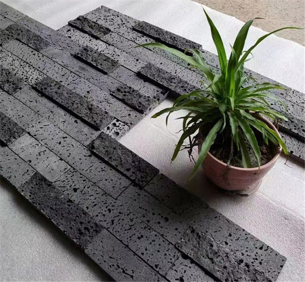 انباشته سنگ برای خانه بیرونی